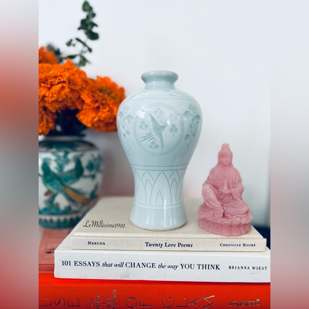 Vintage Beautiful  Korean Celadon Engraved Thousand Crane Signed Porcelain Vase